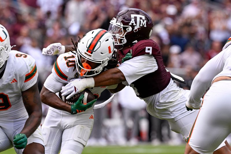 Texas A&M's Cashius Howell (9) could be high-end edge rusher the Buffalo Bills need in 2026. He had 31 tackles and 11.5 sacks in 2025.