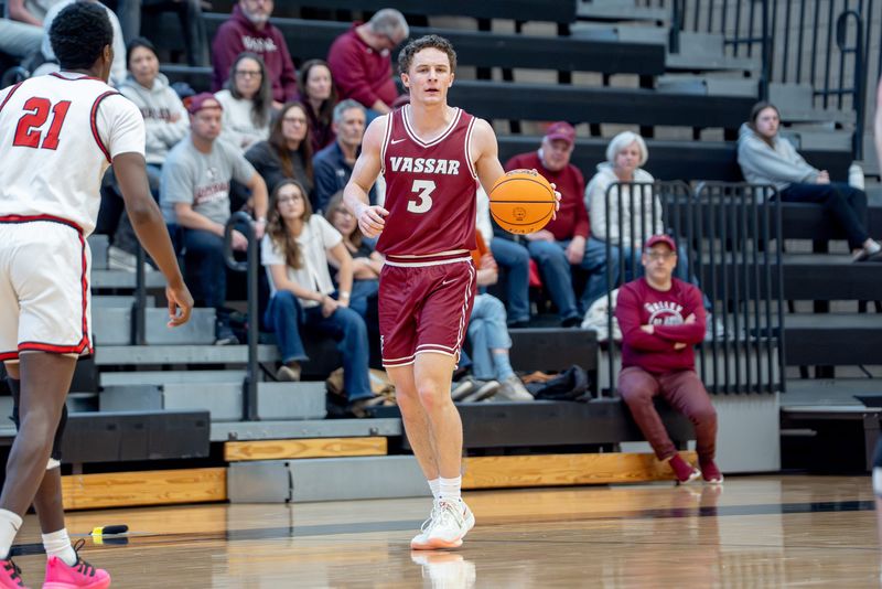 Shea Fitzgerald (3) '27, of San Diego, Calif., plays guard for Vassar College men's basketball. VASSAR ATHLETICS