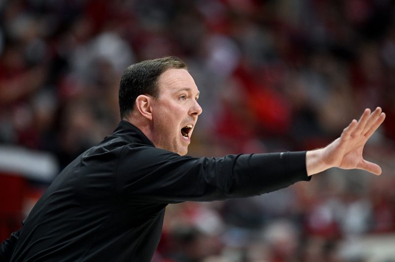 Dec 22, 2025; Bloomington, Indiana, USA; Siena Saints head coach Gerry McNamara directs his team during the first half against the Indiana Hoosiers at Simon Skjodt Assembly Hall. Mandatory Credit: Robert Goddin-Imagn Images