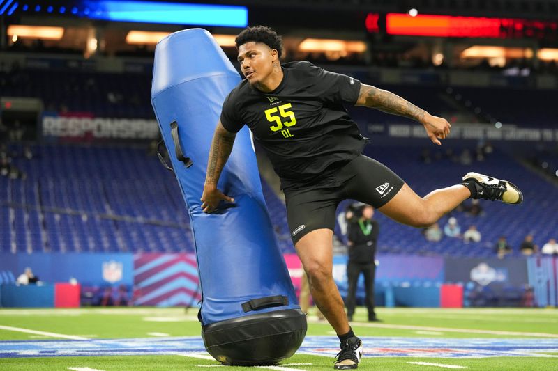 Feb 26, 2026; Indianapolis, IN, USA; Clemson defensive lineman TJ Parker (DL55) during the NFL Scouting Combine at Lucas Oil Stadium. Mandatory Credit: Kirby Lee-Imagn Images