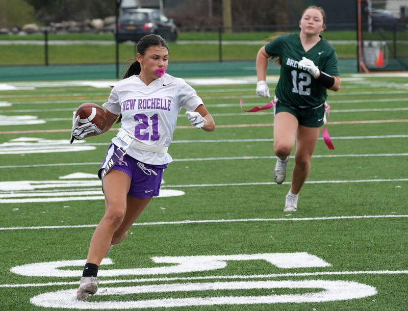 New Rochelle’s Estelle Bencosme runs for a touchdown against Brewster during an April 15, 2026 flag football game.