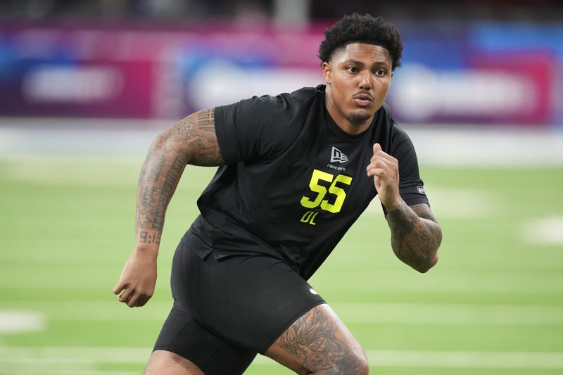 Feb 26, 2026; Indianapolis, IN, USA; Clemson defensive lineman TJ Parker (DL55) during the NFL Scouting Combine at Lucas Oil Stadium. Mandatory Credit: Kirby Lee-Imagn Images