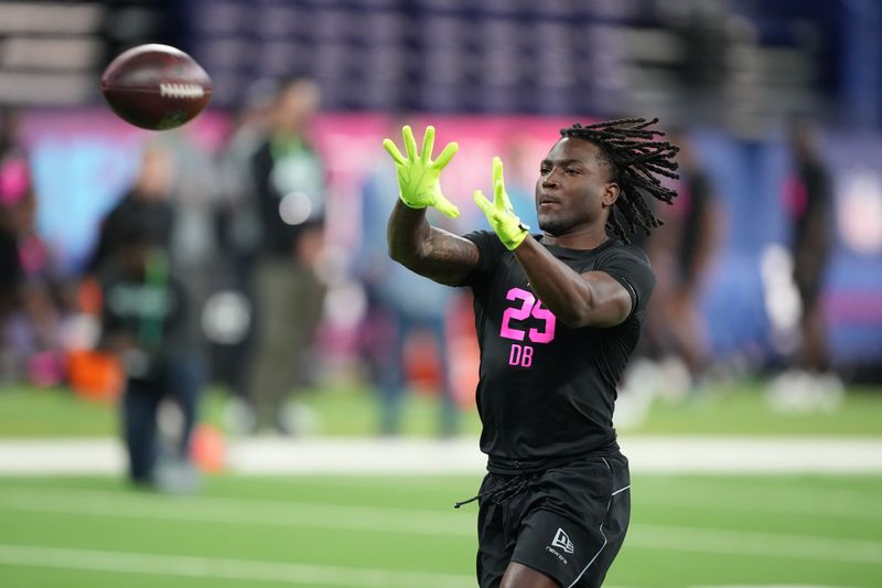 Feb 27, 2026; Indianapolis, IN, USA; Indiana defensive back D'Angelo Ponds (DB25) during the NFL Scouting Combine at Lucas Oil Stadium. Mandatory Credit: Kirby Lee-Imagn Images