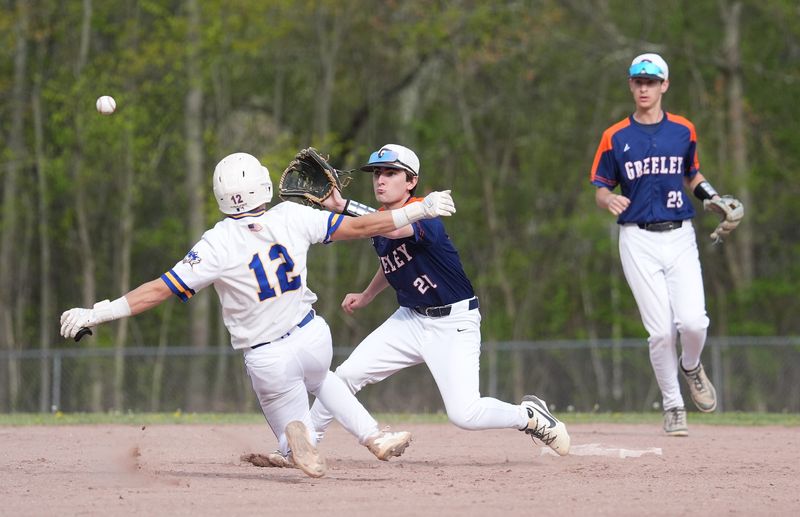 Horace Greeley's Rhys Herrell (21) attempts a tag on Mahopac base runner RJ Grabeklis (12) during baseball action at Mahopac Falls School on Wednesday, April 29, 2026. Mahopac won 2-0.