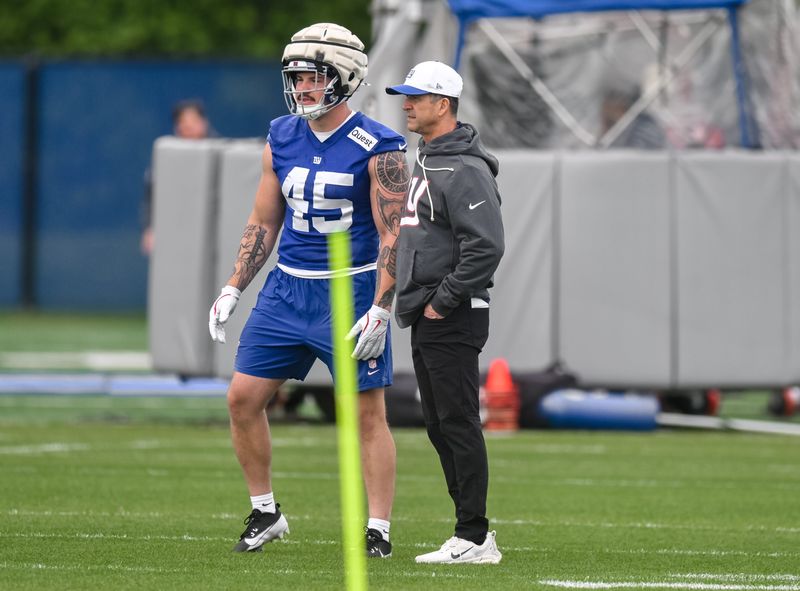 May 9, 2026; East Rutherford, NJ, USA; New York Giants head coach Jim Harbaugh talks with running back Grant Finley (45) during in a drill at rookie minicamp at Quest Diagnostics Training Center. Mandatory Credit: John Jones-Imagn Images