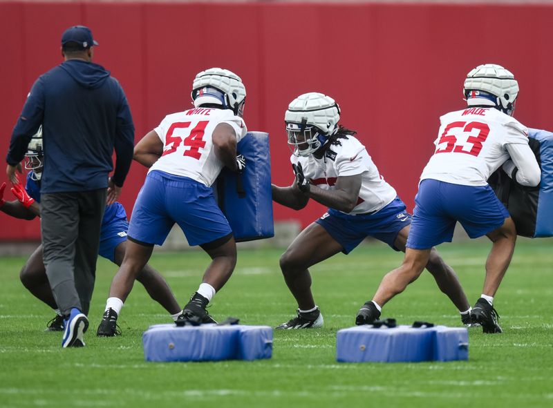 May 9, 2026; East Rutherford, NJ, USA; New York Giants linebacker Arvell Reese (52) participates in a drill during rookie minicamp at Quest Diagnostics Training Center. Mandatory Credit: John Jones-Imagn Images