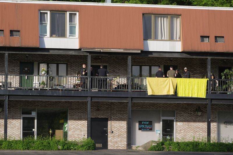 Monroe County sheriff's deputies investigate a homicide at an apartment complex at 7323 Pittsford Palmyra Road on Wednesday, May 27, 2026.