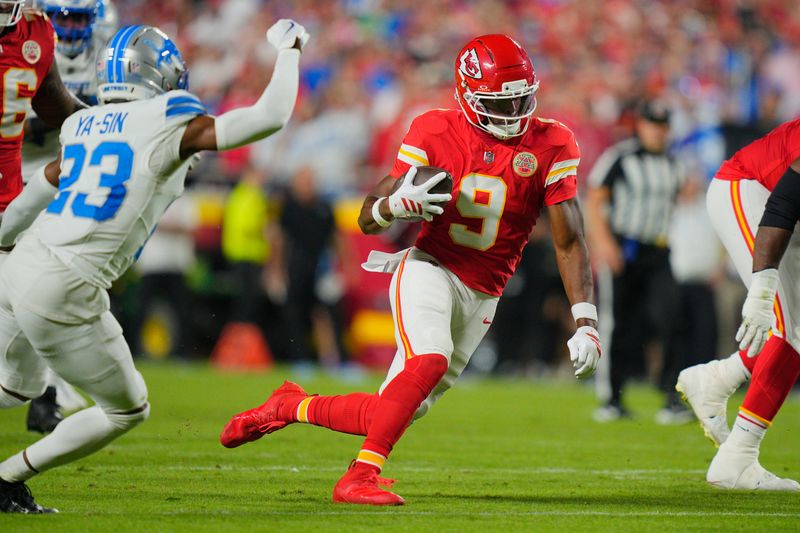 Oct 12, 2025; Kansas City, Missouri, USA; Kansas City Chiefs wide receiver Juju Smith-Schuster (9) makes a catch against the Detroit Lions during the first half at GEHA Field at Arrowhead Stadium. Mandatory Credit: Jay Biggerstaff-Imagn Images