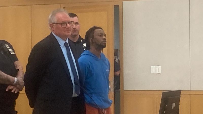 Linzel Staggers-John, right, with his lawyer Daniel Liebersohn, in Westchester County Court June 25, 2026, at his arraignment on murder and weapon charges in the Aug. 31, 2025, fatal shooting of Felix Santiago in Yonkers.