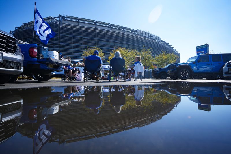 New York Giants fans tailgate outside MetLife Stadium, Sep 28, 2025, East Rutherford, NJ, USA.