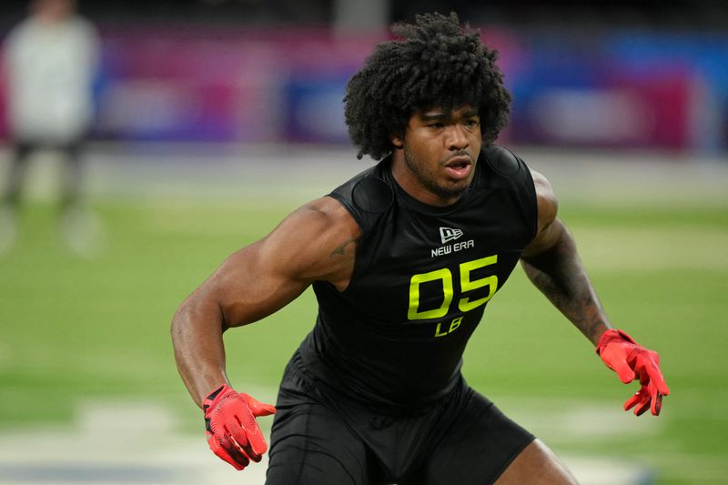 FILE PHOTO: Feb 27, 2025; Indianapolis, IN, USA; Alabama linebacker Jihaad Campbell (LB05) participates in drills during the 2025 NFL Combine at Lucas Oil Stadium. Mandatory Credit: Kirby Lee-Imagn Images