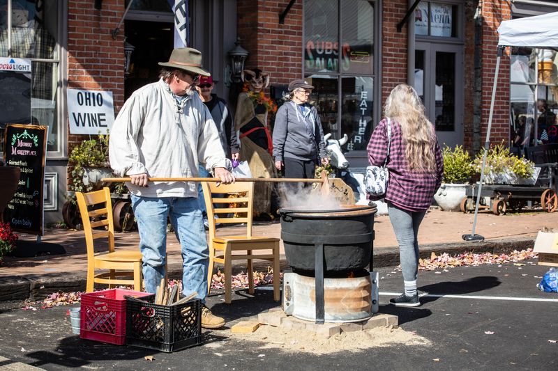 The annual Apple Butter Stirrin' Festival is held in Historic Roscoe Village. It features a variety of demonstrations, including making apple butter over an open fire.