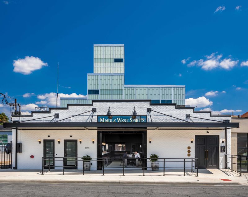 Service Bar on Courtland Avenue