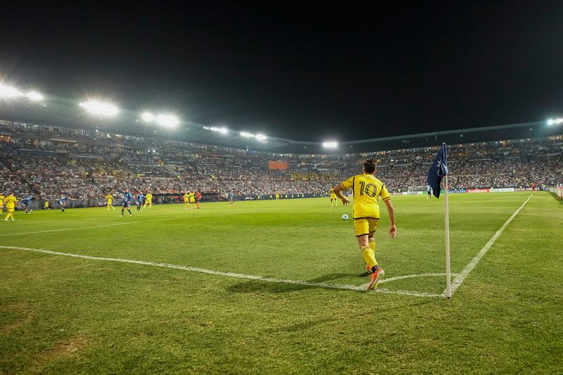 Jun 1, 2024; Pachuca, Hidalgo, Mexico; Columbus Crew forward Diego Rossi (10) takes a corner kick during the Concacaf Champions Cup final against CF Pachuca at Estadio Hidalgo.