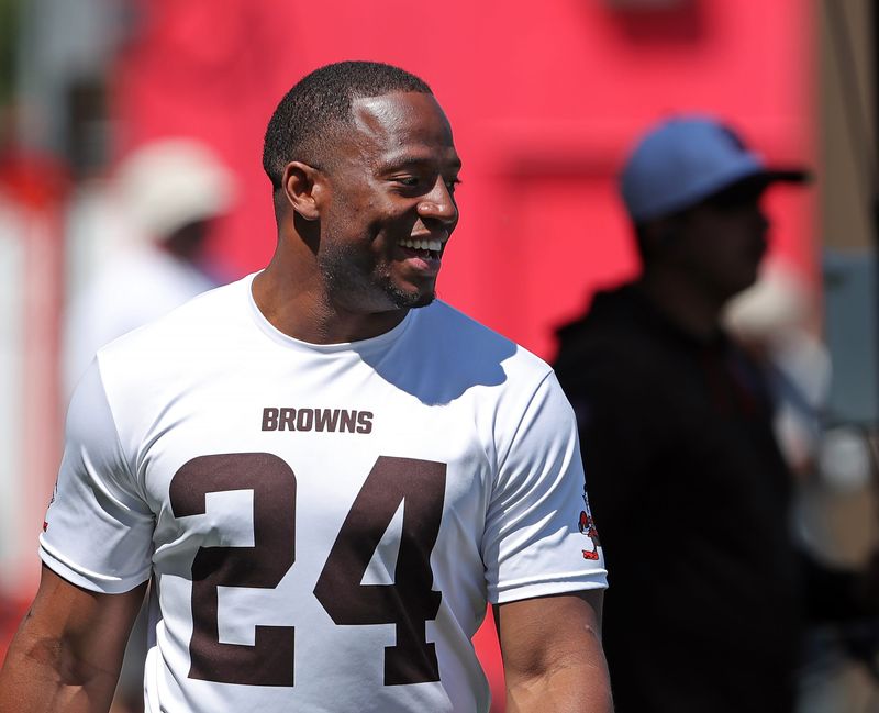 Browns running back Nick Chubb is all smiles on the sideline during minicamp, Tuesday, June 11, 2024, in Berea.
