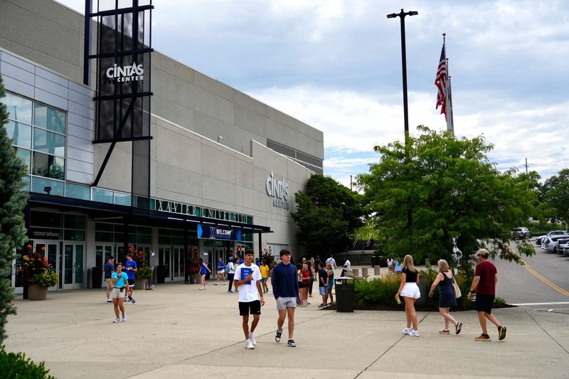 Looking at Cincinnati's neighborhoods by Education, Master's