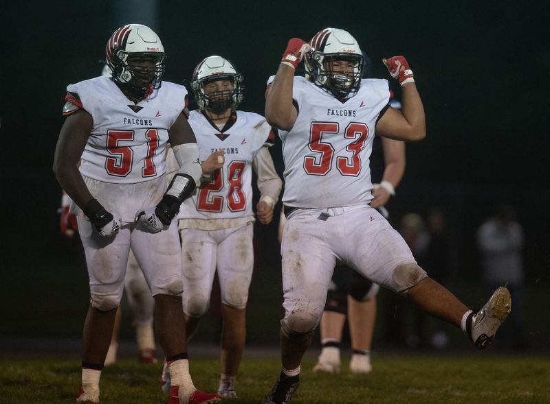 Field defense reacts after a play, X'ion Cunningham, Andrew Phillip and Braylan Rufener.