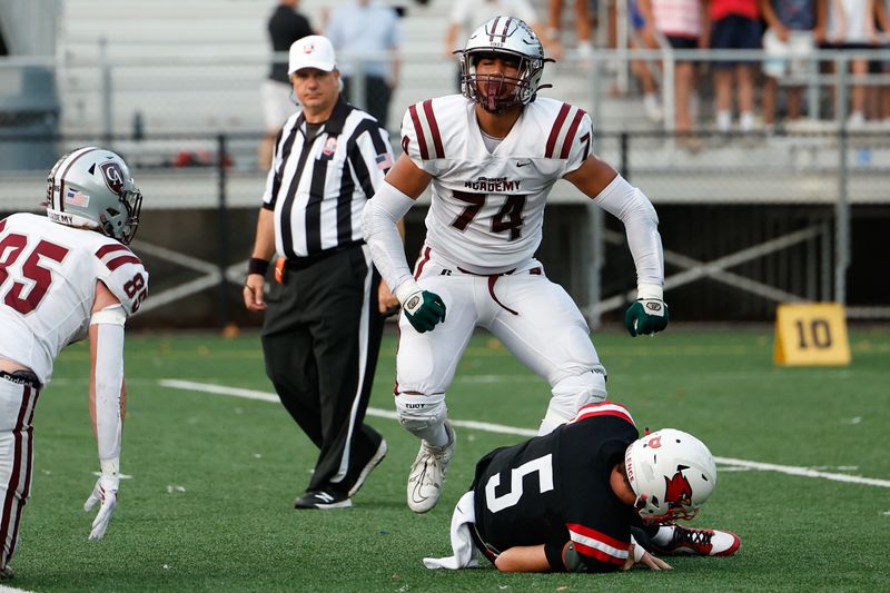 Columbus Academy defensive linemen Reinaldo Perez has committed to Indiana.
