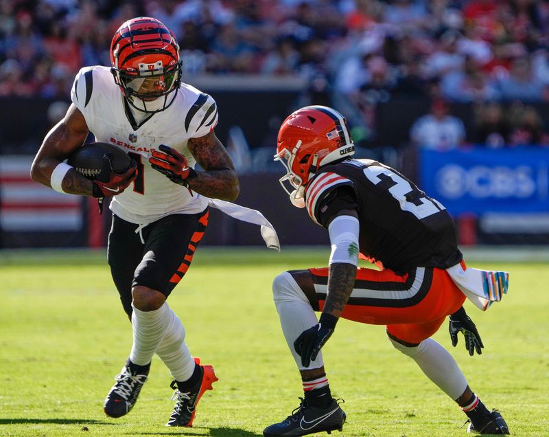 Cleveland Browns defensive back Denzel Ward pursues Cincinnati Bengals receiver Ja'Marr Chase