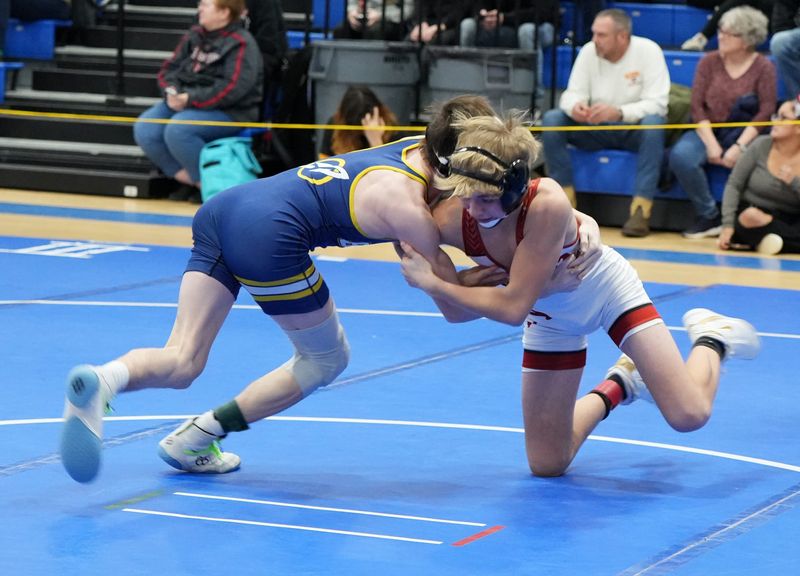 106 Johnny Bollinger, Streetsboro and AJ Freuderman, Field. Portage County Wrestling hosted by Ravenna High School in Ravenna on Saturday, Jan. 4.