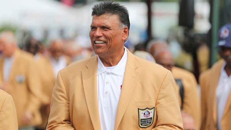 Cincinnati Bengals Hall of Famer Anthony Muñoz will speak at the 2025 Enquirer High School Sports Awards.