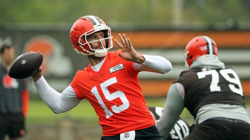 Cleveland Browns quarterback Joe Flacco looks downfield for a deep pass during an NFL practice at the Cleveland Browns training facility on Wednesday, May 28, 2025, in Berea, Ohio.