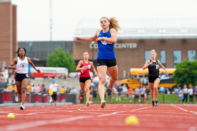 Lilly LaRosa and Hilliard Davidson will attempt to win a second consecutive Division I state championship.
