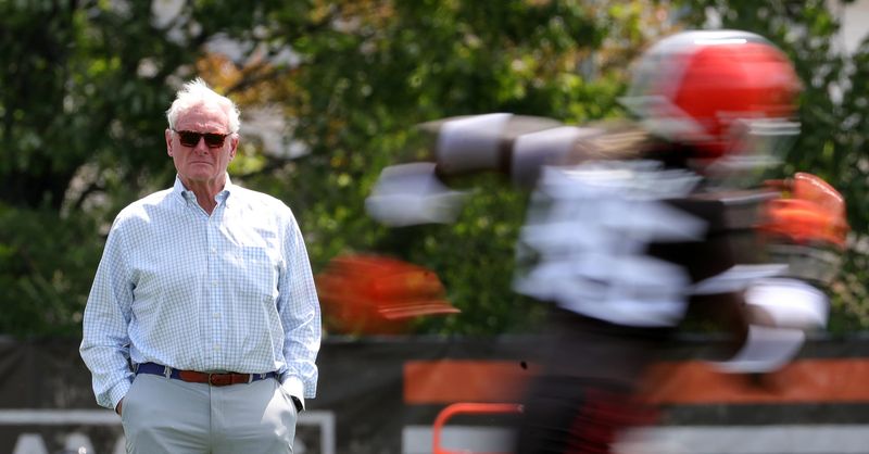 Cleveland Browns owner Jimmy Haslam watches as tight end David Njoku (85) runs routes during practice at minicamp June 10, 2025, in Berea.