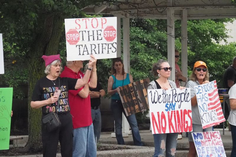 Protestors demonstrated in June at the No Kings rally in Marion. Protestors held signs, flags and chanted as cars drove by honking or yelling at demonstrators. A Dare to Fight Fascism rally will be held Saturday, Aug. 2, in Marion.