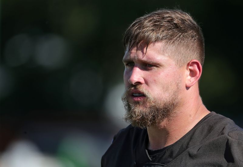 Cleveland Browns guard Wyatt Teller (77) heads back inside after NFL training camp practice at the Cleveland Browns training facility, Wednesday, July 23, 2025, in Berea, Ohio.