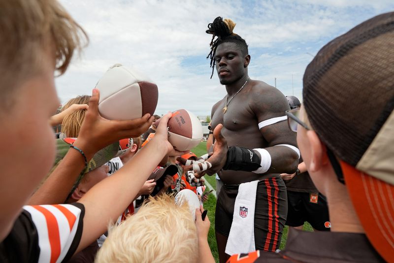 Browns tight end David Njoku signs autographs during training camp July 25, 2025, in Berea, Ohio.