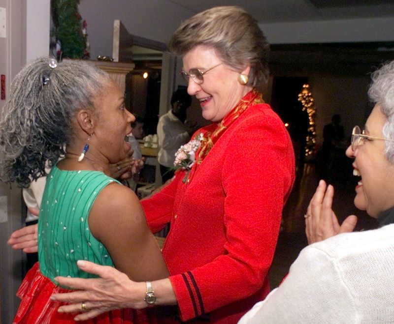 Dorothy Teater, center, thanks Aziza West after she and the Tony West and the Imani Dancers performed at the Partnership for Change awards banquet at the St. John Center on South Ohio Avenue in Columbus in this 2000 Dispatch file photo.