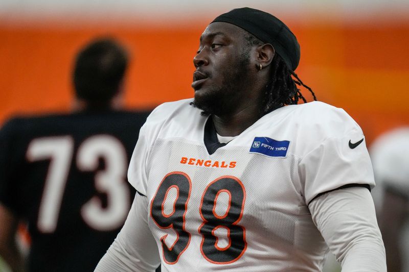 Cincinnati Bengals defensive tackle T.J. Slaton (98) wraps up before a preseason training camp practice in downtown Cincinnati on Thursday, July 31, 2025.