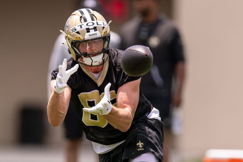 Jun 10, 2025; New Orleans, LA, USA; New Orleans Saints tight end Jack Stoll (88) during receiver drills during minicamp at Ochsner Sports Performance Center. Mandatory Credit: Stephen Lew-Imagn Images