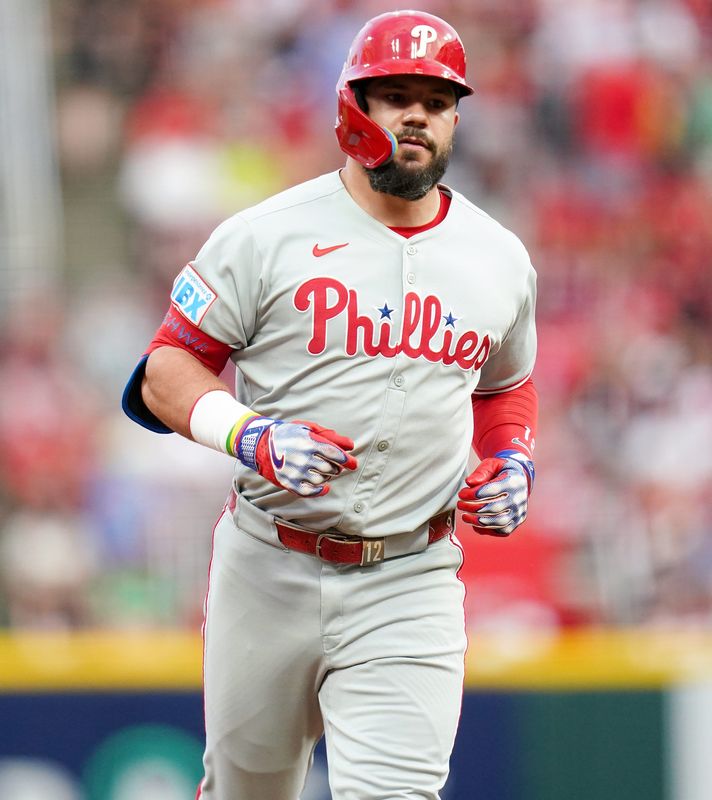 Kyle Schwarber, rounding the bases after hitting  a home run at Great American Ball Park in August, is one of the most highly coveted free agents after hitting  56 home runs with 132 RBIs last season.