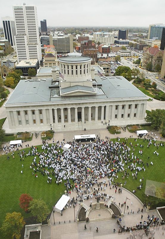Doctors, nurses and others rallied in October 2002 at the Ohio Statehouse in favor of legislation to limit payouts in medical malpractice lawsuits. Lawmakers adopted the law, which is now being challenged in a case pending before the Ohio Supreme Court. (Dispatch photo by Neal C. Lauron)