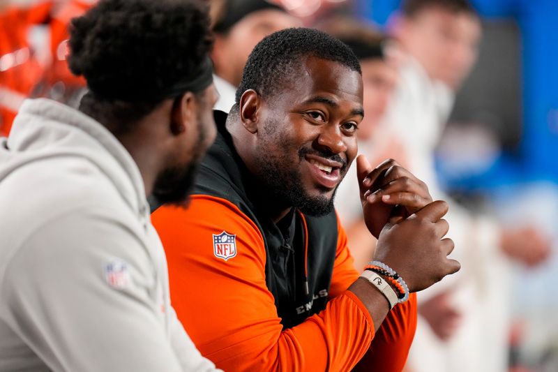 Cincinnati Bengals defensive tackle B.J. Hill (92) sits on the sideline in the fourth quarter of the NFL Preseason Week 2 game between the Washington Commanders and the Cincinnati Bengals at Northwest Stadium in Landover, Md., on Monday, Aug. 18, 2025. The Bengals won the game, 31-17.