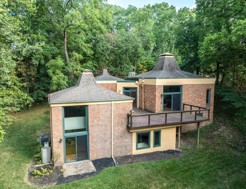 One of the largest homes in the Frank Lloyd Wright-inspired neighborhood of Rush Creek in Worthington has been listed for $995,000.