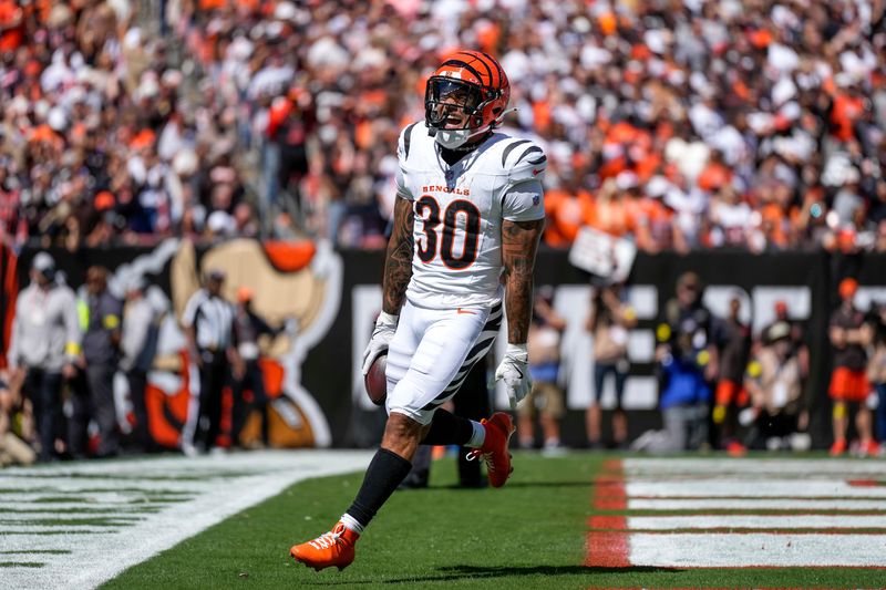 Cincinnati Bengals running back Chase Brown celebrates a touchdown