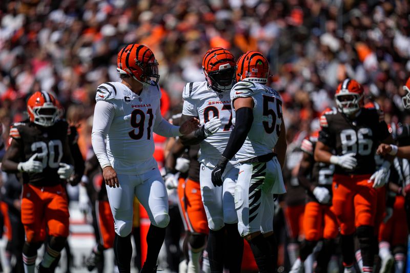 Cincinnati Bengals defensive end Trey Hendrickson (91), defensive end Shemar Stewart (97) and linebacker Logan Wilson