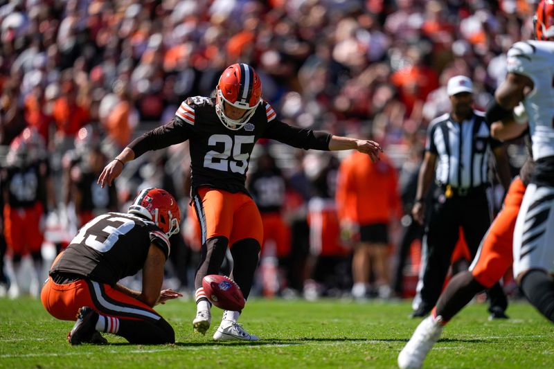 Cleveland Browns kicker Andre Szmyt