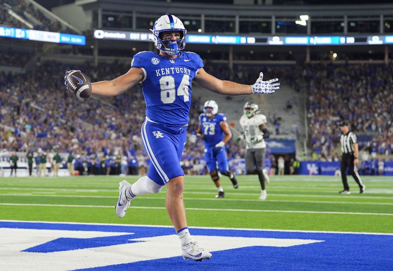 Josh Kattus had 505 receiving yards on 38 catches with six touchdowns over the past four seasons for the Kentucky Wildcats.