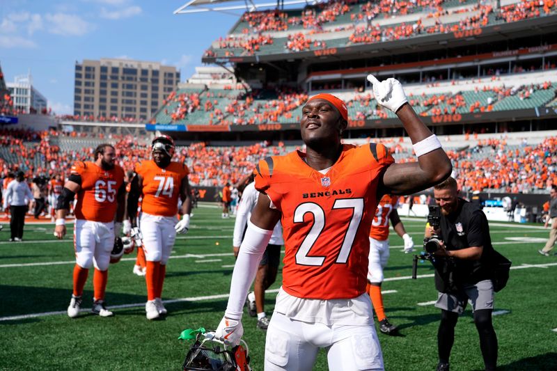 Cincinnati Bengals safety Jordan Battle (27) celebrates the Bengals 27-31 win over the Jacksonville Jaguars at Paycor Stadium on Sunday, September 14, 2025.