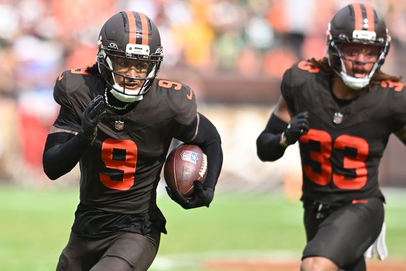 Sep 21, 2025; Cleveland, Ohio, USA; Cleveland Browns safety Grant Delpit (9) returns an interception against the Green Bay Packers during the fourth quarter at Huntington Bank Field. Mandatory Credit: Ken Blaze-Imagn Images