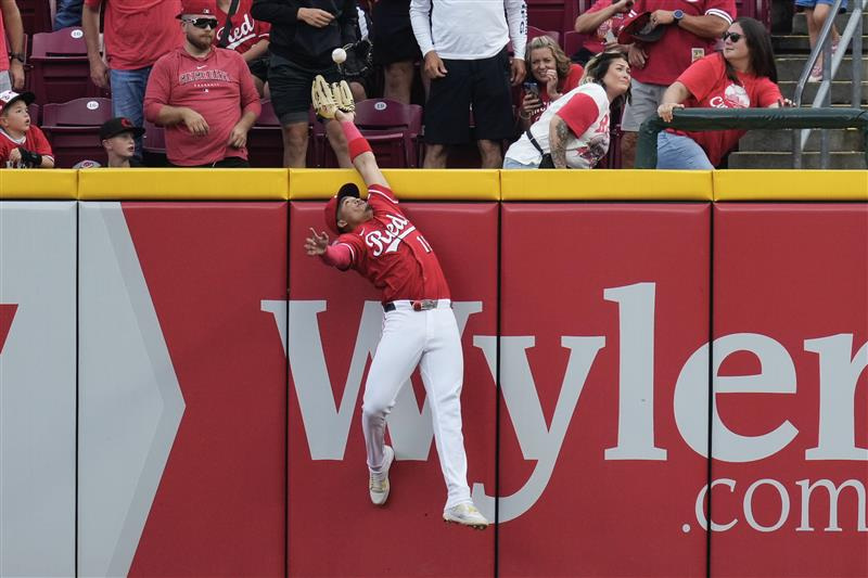 Cincinnati Reds outfielder Noelvi Marte jumps at the wall to rob a Pittsburgh Pirates home run in the ninth inning.