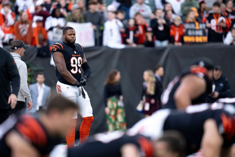 Cincinnati Bengals defensive end Myles Murphy (99) stretches with the team before the NFL game between the Cincinnati Bengals and the Denver Broncos at Paycor Stadium in Cincinnati on Saturday, Dec. 28, 2024.