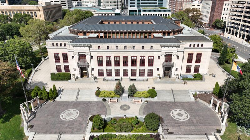 A citizens commission has submitted its 2026 report recommending raises for top elected leaders at Columbus City Hall.