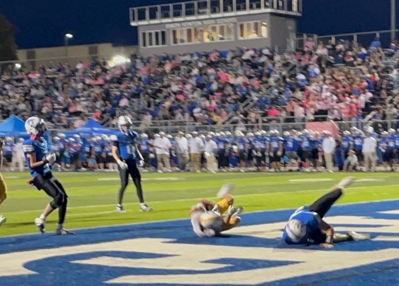 Campbell County junior Cooper Lairson's 15-yard TD run gives the Camels a 7-0 lead over Simon Kenton.