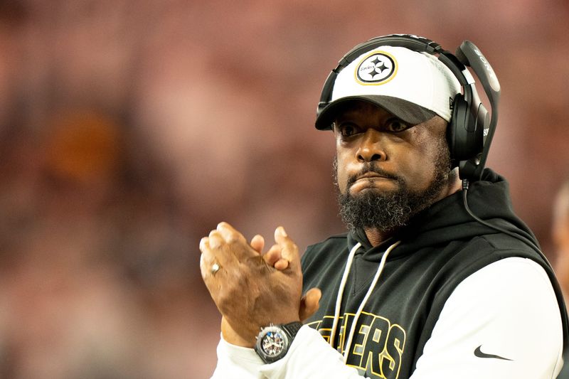 Pittsburgh Steelers head coach Mike Tomlin reacts before the NFL game between the Cincinnati Bengals and Pittsburgh Steelers at Paycor Stadium in Cincinnati on Oct. 16, 2025.
