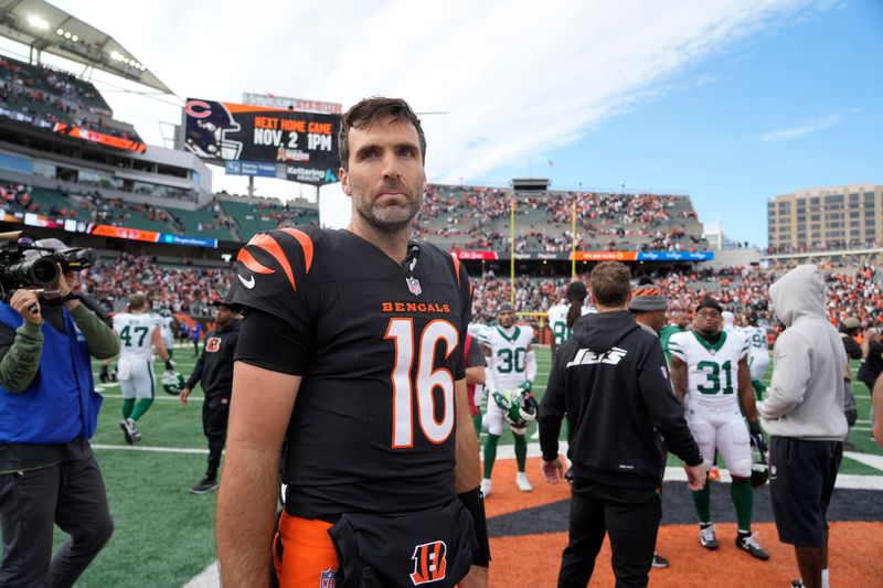 Cincinnati Bengals Joe Flacco talked about dining alone at local restaurants while mic'd up for Netflix's series "Quarterback."